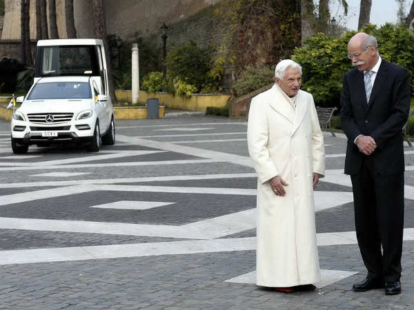 16వ పోప్ బెనడిక్ట్ కోసం కొత్త పోప్‌మొబైల్: మెర్సిడెస్ బెంజ్