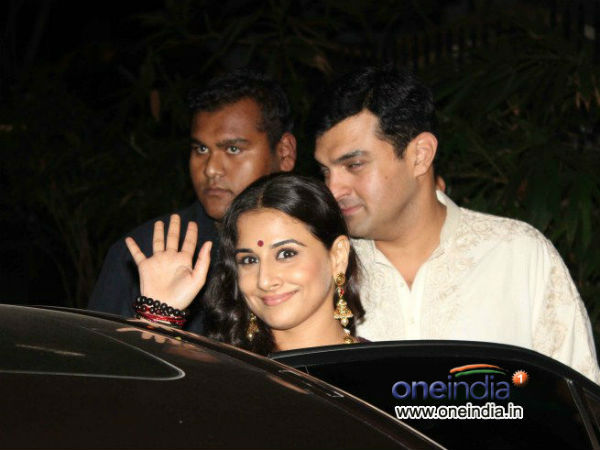 విద్యా బాలన్ - మెర్సిడెస్ బెంజ్ ఈ350