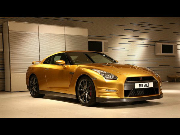 బోల్ట్ గోల్డ్ నిస్సాన్ జిటి-ఆర్