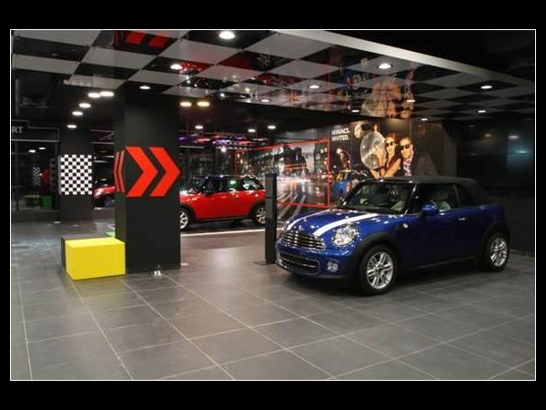 హైదరాబాద్‌లో మినీ షోరూమ్‌