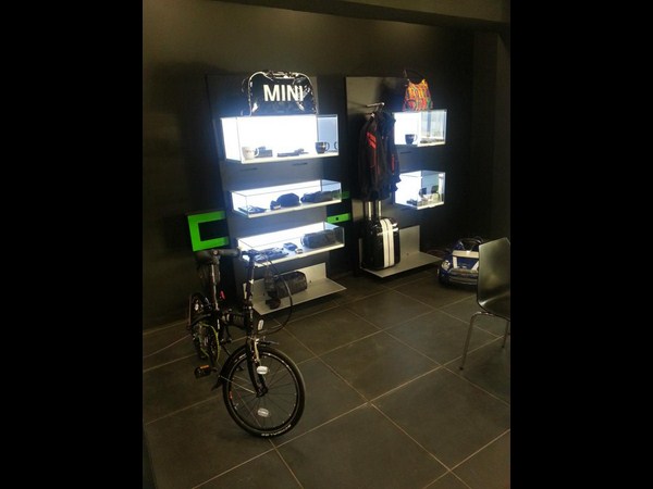 హైదరాబాద్‌లో మినీ షోరూమ్‌