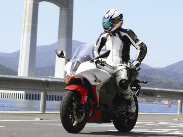 2013 హ్యోసంగ్ జిటి650ఆర్