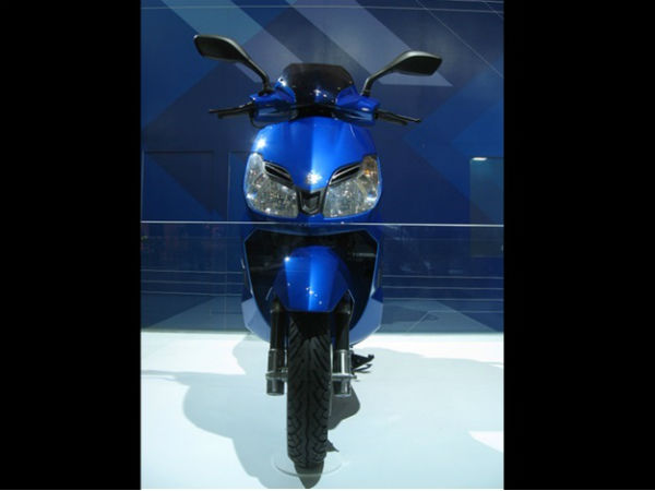 బజాజ్ బ్లేడ్ 125సీసీ ఆటోమేటిక్ స్కూటర్‌