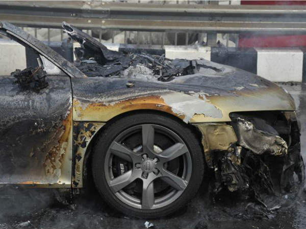 అగ్గిలో భుగ్గి అయిన ఆడి ఆర్8 సూపర్ కారు