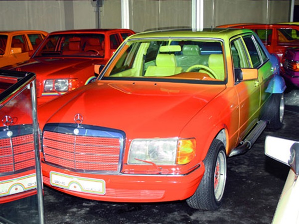 రెయిన్‌బో షేక్ మ్యూజియం - కార్ కలెక్షన్