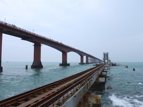 ఆశ్చర్యకరమైన ఇండియన్ రహదారులు.. మిస్ కావద్దు