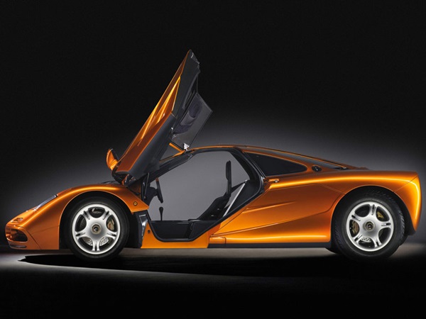 రోవన్ ఆట్కిన్‌సన్ మెక్‌లారెన్ ఎఫ్1