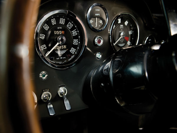 జేమ్స్ బాండ్ ఆస్టన్ మార్టిన్ డిబి5 కారు