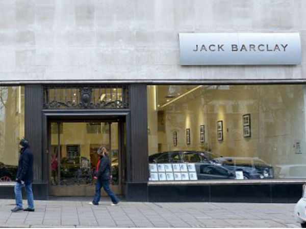 ప్రపంచంలో కెల్లా అత్యుత్తమ ఆటోమొబైల్ సేల్స్ఉమెన్