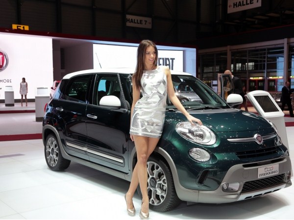 2013 జెనీవా మోటార్ షోలో మెరిసిన కార్లు, భామలు