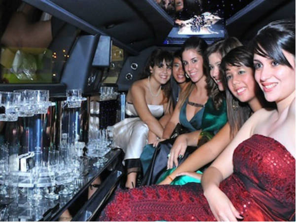 లగ్జరీ లీమోజైన్‌లను భారత్‌కు తీసుకొచ్చిన ఈకో రెంట్ ఏ కార్