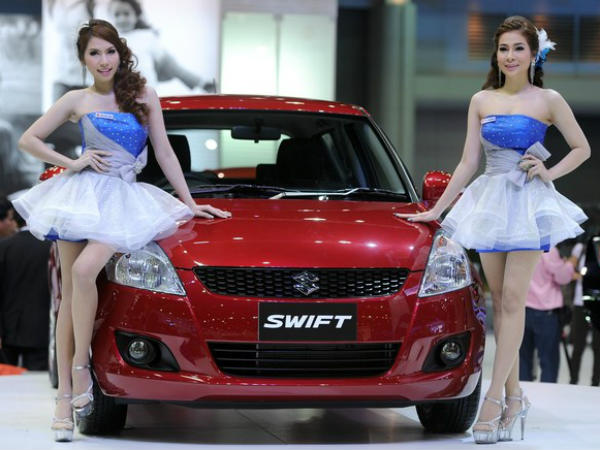 కార్లపై భారీ డిస్కౌంట్స్