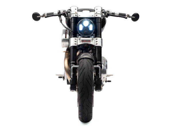 మహేంద్ర సింగ్ ధోనీ - ఎక్స్132 హెల్‌క్యాట్ బైక్