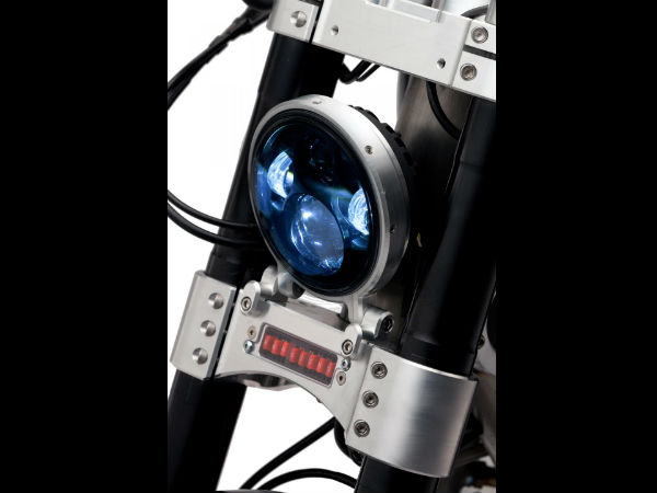 మహేంద్ర సింగ్ ధోనీ - ఎక్స్132 హెల్‌క్యాట్ బైక్