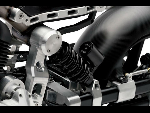 మహేంద్ర సింగ్ ధోనీ - ఎక్స్132 హెల్‌క్యాట్ బైక్