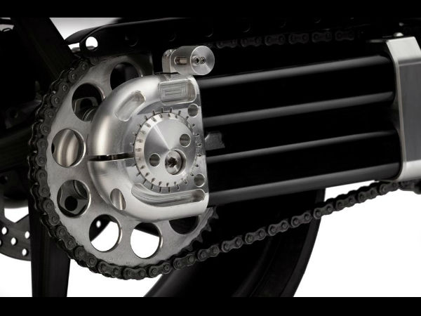 మహేంద్ర సింగ్ ధోనీ - ఎక్స్132 హెల్‌క్యాట్ బైక్