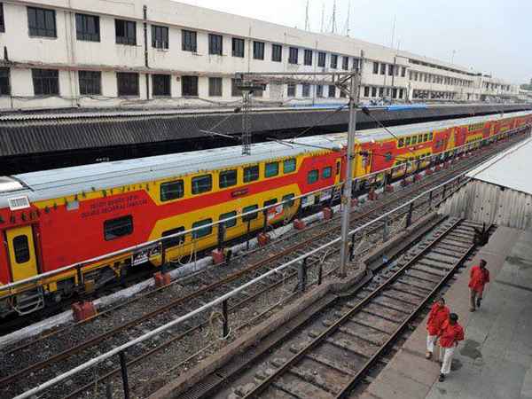 బెంగుళూరు-చెన్నై ఏసి డబుల్ డెక్కర్ ట్రైన్