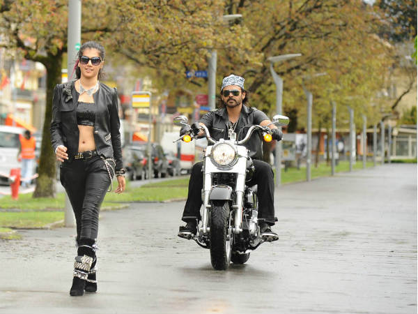 షాడో చిత్రంలో సూపర్‌బైక్‌లపై సందడి చేయనున్న వెంకీ