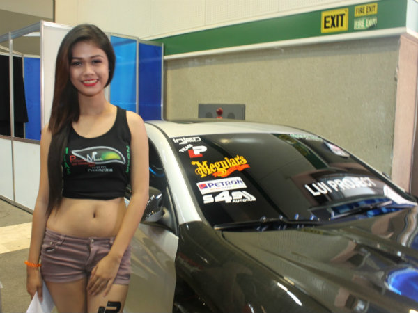 2013 మనీలా ఆటో షోలో తళుక్కుమన్న భామలు