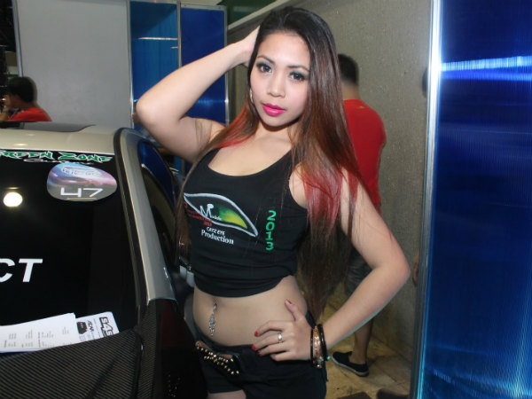 2013 మనీలా ఆటో షోలో తళుక్కుమన్న భామలు