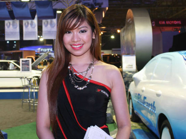 2013 మనీలా ఆటో షోలో తళుక్కుమన్న భామలు