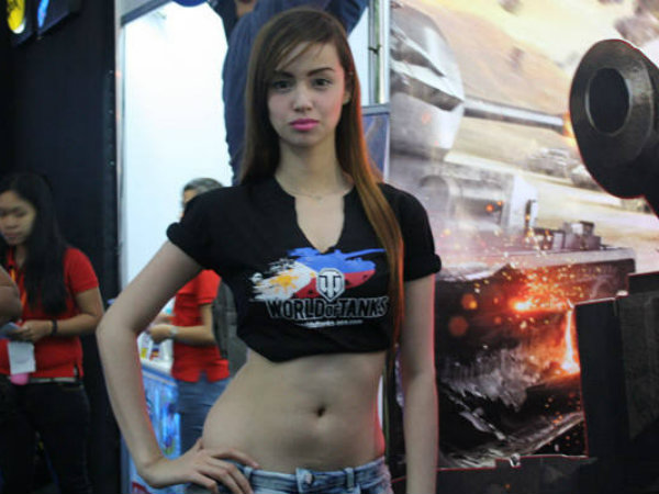 2013 మనీలా ఆటో షోలో తళుక్కుమన్న భామలు