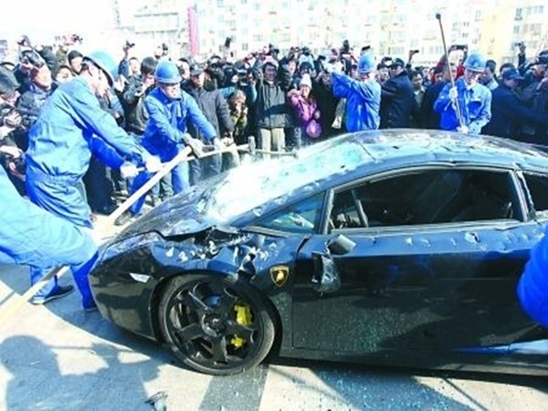 లాంబోర్గినీ చిత్తు చిత్తు