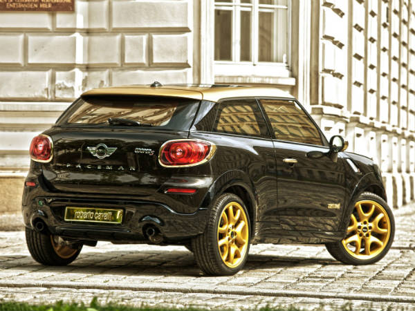 ఎగ్జోటిక్ మినీ లైఫ్ బాల్‌ను డిజైన్ చేసిన రాబెర్టో కవాల్లీ