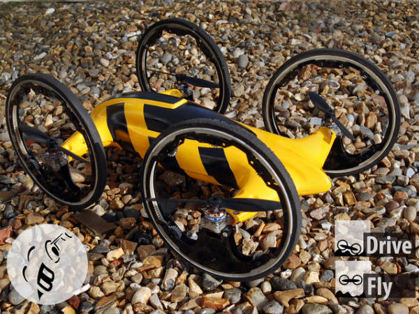 రిమోట్ కంట్రోల్‌తో నడిచే కార్ కమ్ క్వాడ్‌కాప్టర్