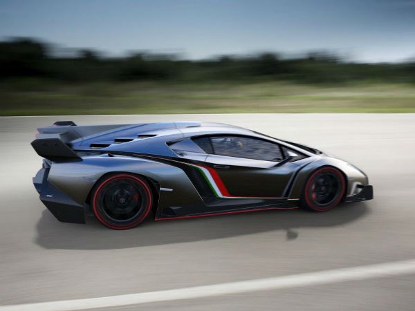లాంబోర్గినీ వెనెనో