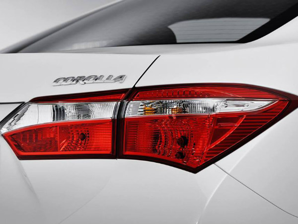 షార్ప్ టెయిల్ ల్యాంప్స్