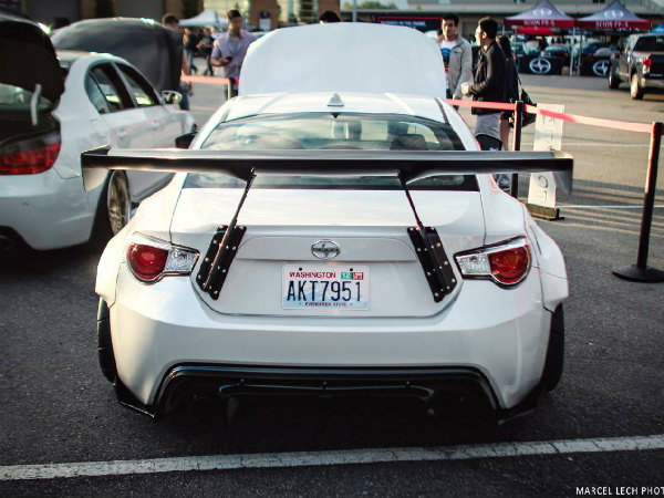 ఇంపోర్ట్‌ఫెస్ట్ 2013లో మెరిసిన కార్స్ అండ్ గర్ల్స్