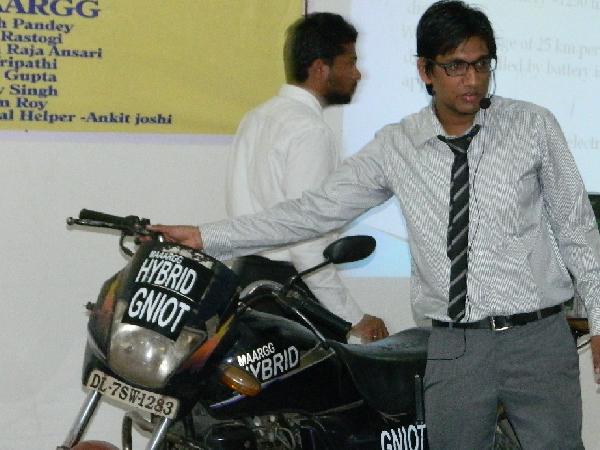 పెట్రోల్, బ్యాటరీ పవర్‌తో నడిచే హైబ్రిడ్ బైక్