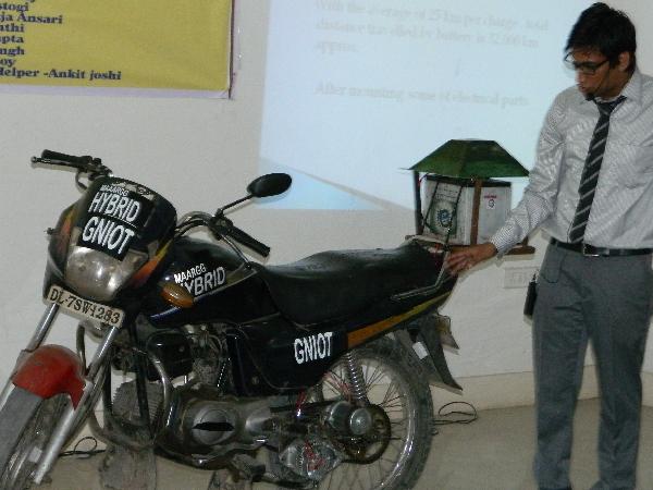 పెట్రోల్, బ్యాటరీ పవర్‌తో నడిచే హైబ్రిడ్ బైక్