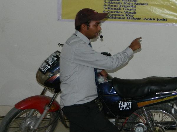 పెట్రోల్, బ్యాటరీ పవర్‌తో నడిచే హైబ్రిడ్ బైక్