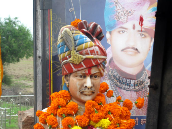 బుల్లెట్ బైక్ కోసం గుడి