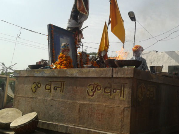 బుల్లెట్ బైక్ కోసం గుడి