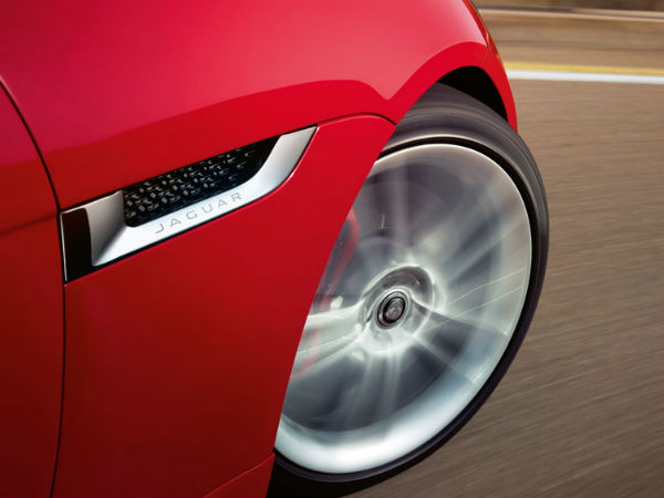 జాగ్వార్ ఎఫ్-టైప్ స్పోర్ట్స్ కారు