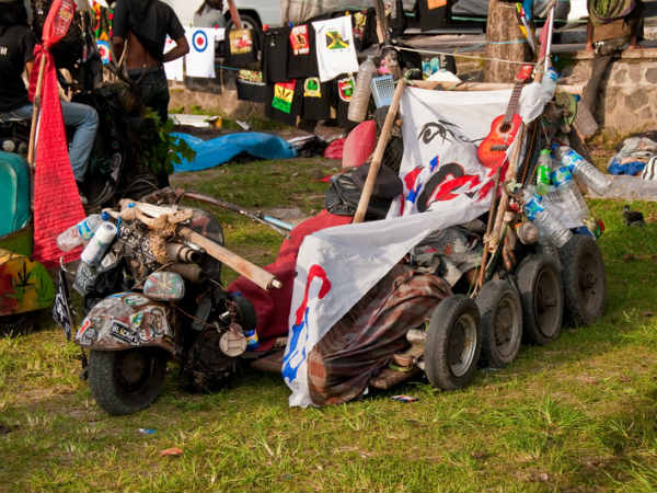 ఇండోనేషియన్ కస్టమైజ్డ్ స్కూటర్ ఫెస్టివల్‌