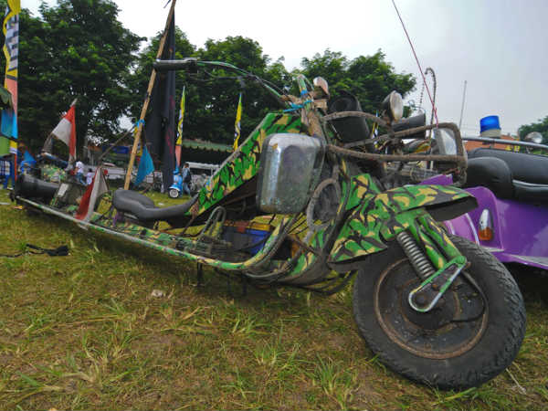 ఇండోనేషియన్ కస్టమైజ్డ్ స్కూటర్ ఫెస్టివల్‌