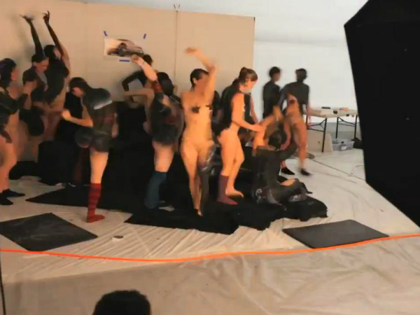 ఫియట్ అబార్త్ బాడీ పెయింట్ ప్రకటన