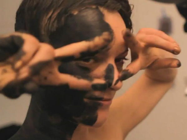 ఫియట్ అబార్త్ బాడీ పెయింట్ ప్రకటన