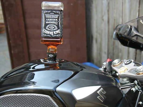 బైక్ మందు కొడితే..