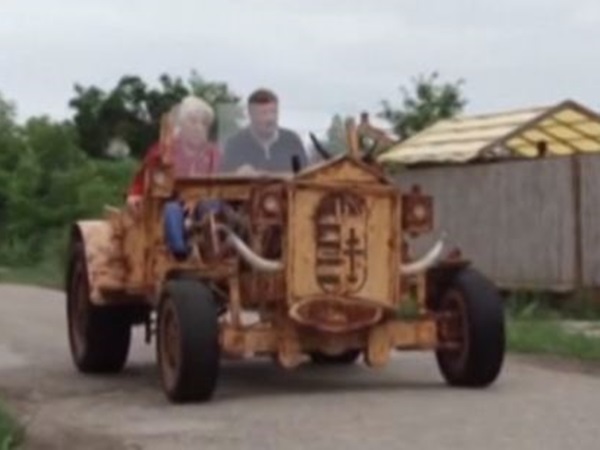 చెక్కతో కారు