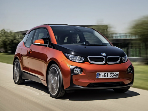 వచ్చే ఏడాది బిఎమ్‌డబ్ల్యూ ఐ8 హైబ్రిడ్ స్పోర్ట్స్ కార్