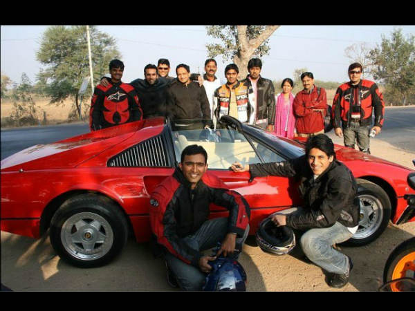 కారుతో డ్రాగ్ రేస్‌లు