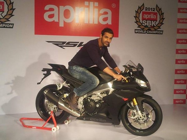 ఆప్రిలియా ఆర్ఎస్‌వి4 ఆవిష్కరణ
