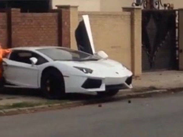 లాంబోర్గినీ అవెంటేడర్ యాక్సిడెంట్