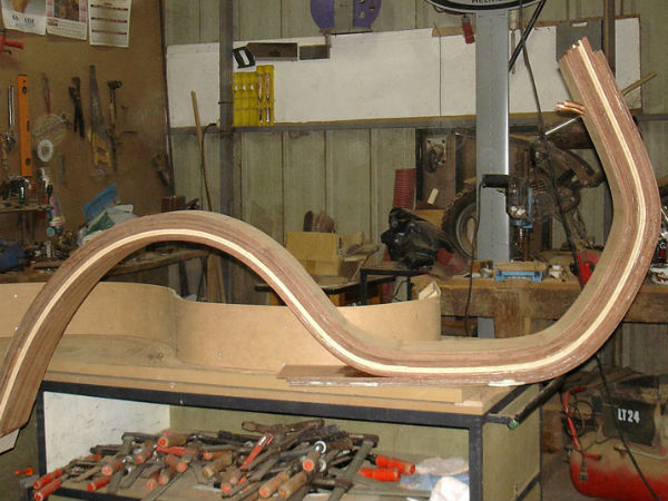 చెక్కతో వెస్పా స్కూటర్‌