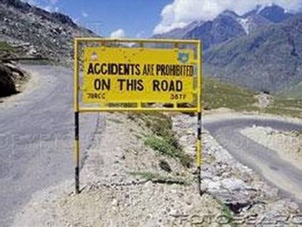 నవ్వు తెప్పించే సరదా రోడ్ సైన్స్